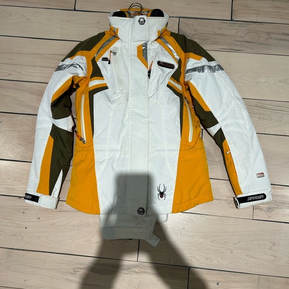 Woman’s Size 8 Spyder Jacket - Picture 2 of 5